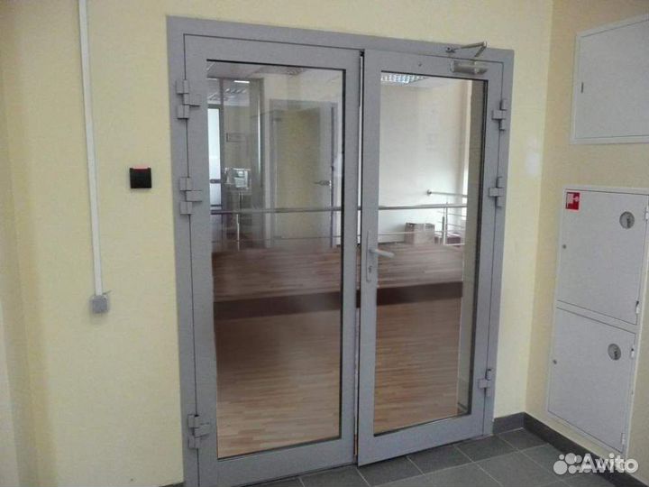 Двери алюминиевые