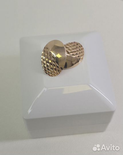 Продам пару золотых серег 