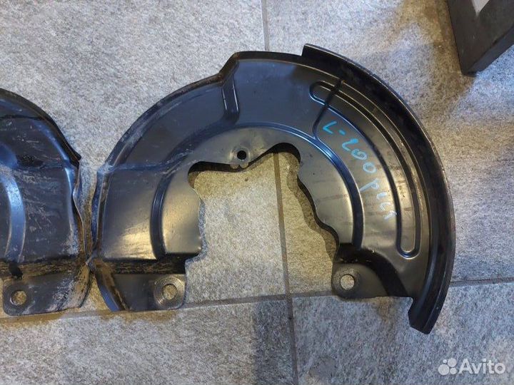 Щит тормозной Mitsubishi L200 внедорожник 2.4 2021