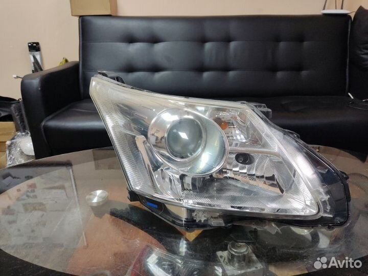 Фара галоген правая Toyota Avensis 3 T270