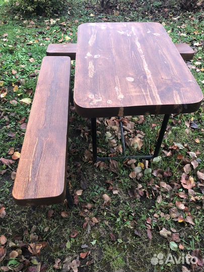 Стол и две лавки