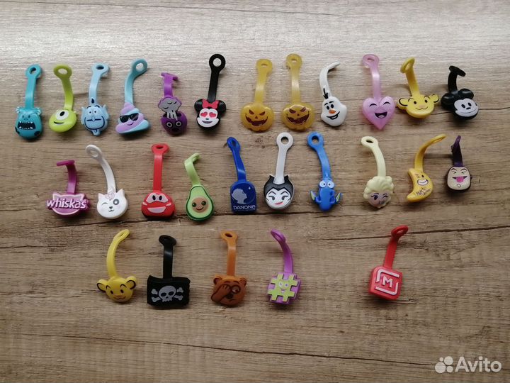 Игрушки из пятёрочки и магнита, стиратели и тп