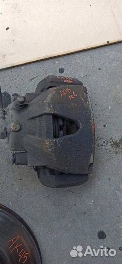 Суппорт передний левый Opel Meriva B 2010