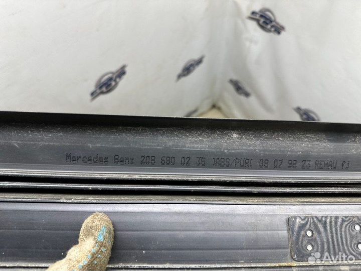 Накладка на порог салона передняя правая