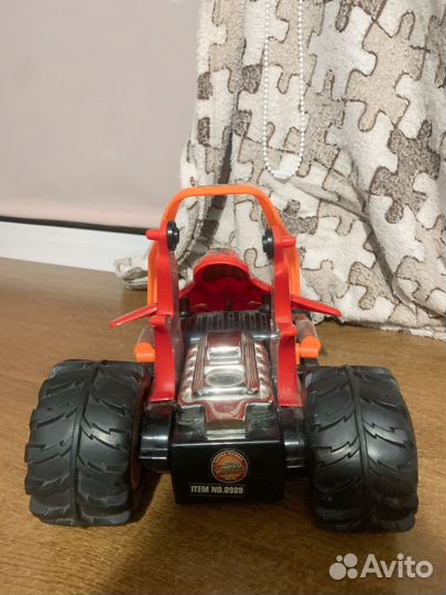 Машинка на пульте управления большая
