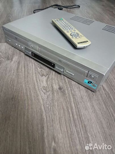 Видеомагнитофон с DVD Sony Hi-fi Stereo