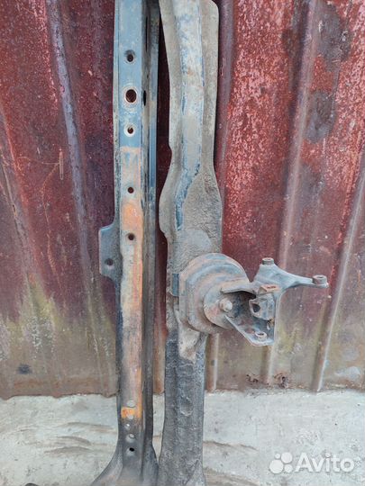 Балка под радиатор охлаждения Passat B3