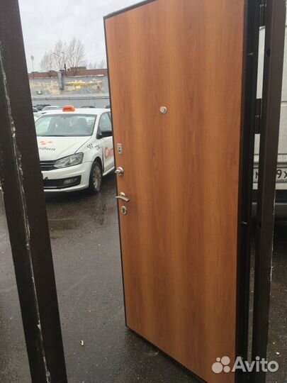 Железная металлическая дверь бу