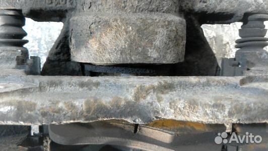 Суппорт тормозной передний правый toyota verso AR2