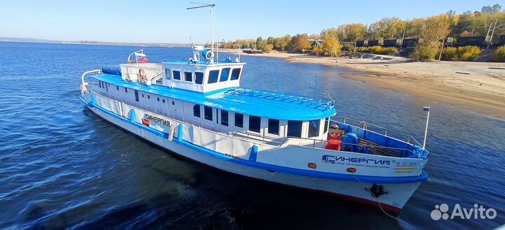 Прогулочный теплоход