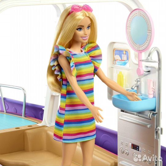 Лодка мечты Barbie HJV37