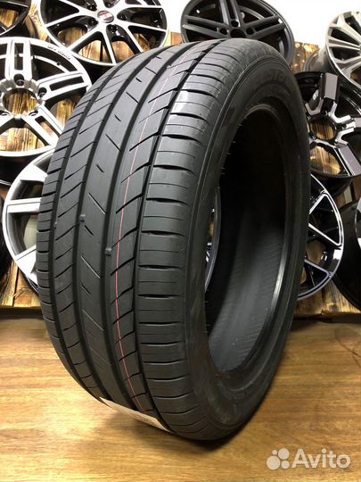 Kumho Ecsta HS52 215/55 R16 97W