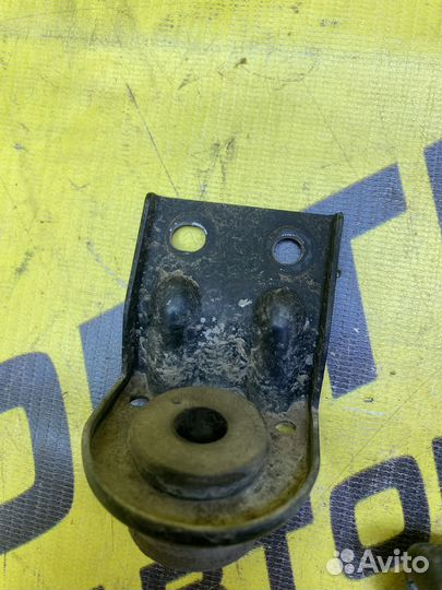 Кронштейн радиатора Kia Rio 3