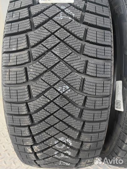 Pirelli Ice Zero FR 235/50 R19 103H