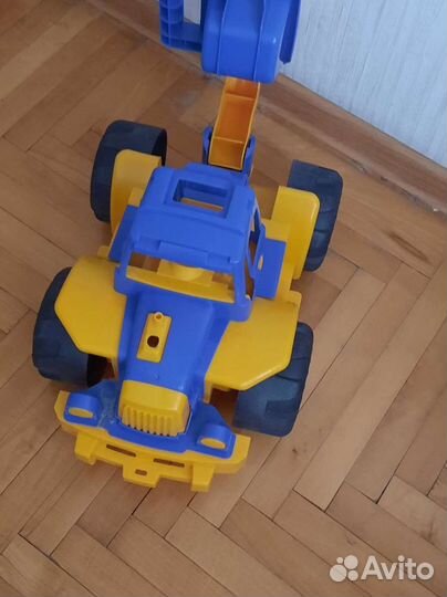 Детский трактор с ковшом