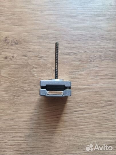 Шаговый двигатель