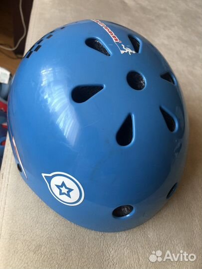 Роликовые коньки и шлем