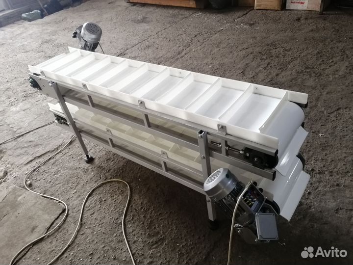 Ленточный конвейер для ягод