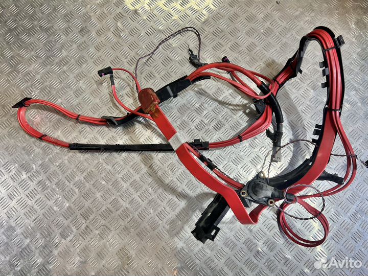 Плюсовой провод BMW F10 F06