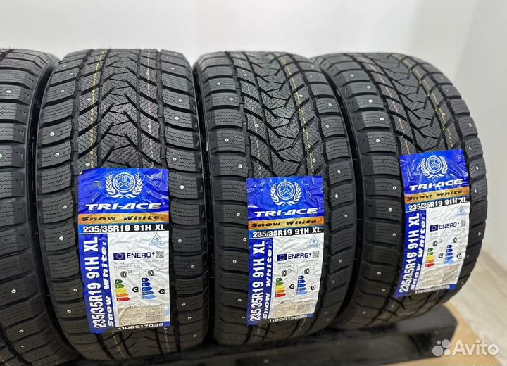 Tri Ace Snow White II 235/35 R19 54H