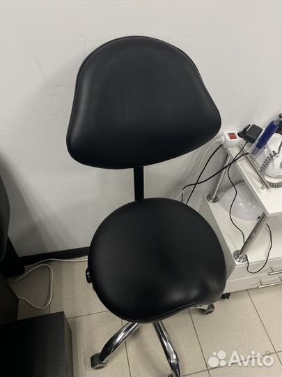 Стул -седло для мастера маникюра