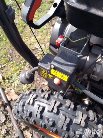 Снегоуборщик бензиновый