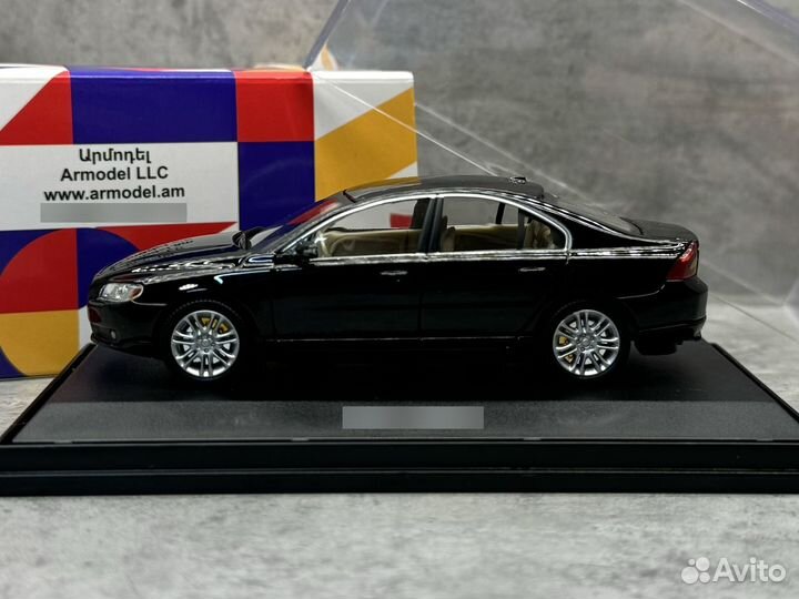 Модель автомобиля Volvo S80 2009 черная 1:43