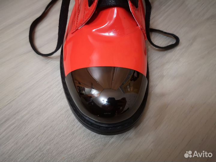 Оранжевые ботинки