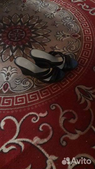 Шлепки на платформе