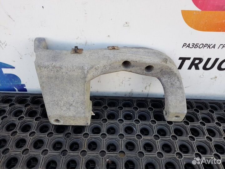 Кронштейн переднего бампера левый