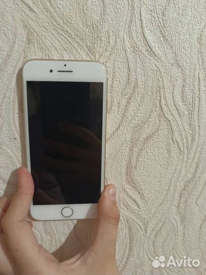 Телефон iPhone 7