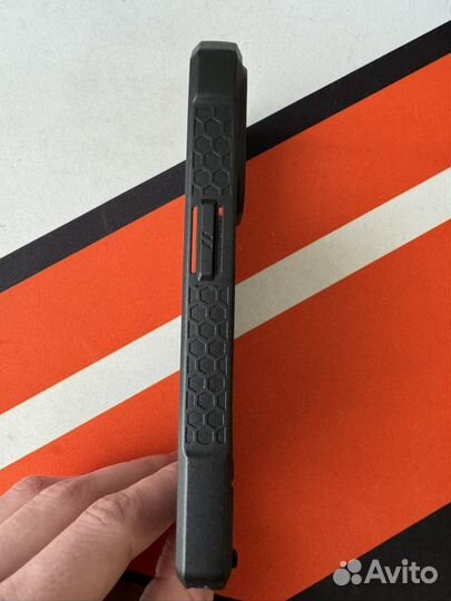 Чехол UAG Monarch pro