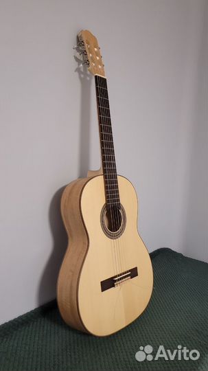 Классическая гитара Hora ss500 Eco