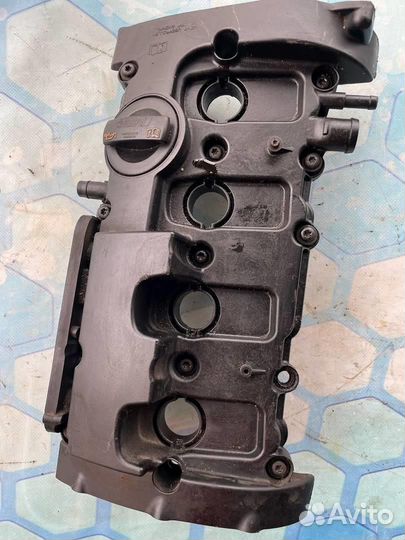 Клапанная крышка 06D103469M