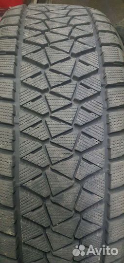 Bridgestone Blizzak DM-V2 275/50 R22 111T