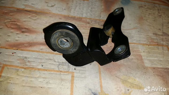 Кронштейн эгура Mazda3 BK Mazda5 CR