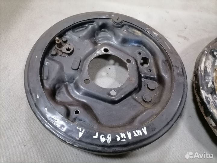 Щит опорный зад.Toyota Lite Ace с цилиндром 1989