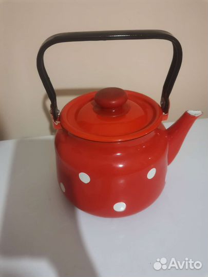 Чайник эмалированный металлический красный