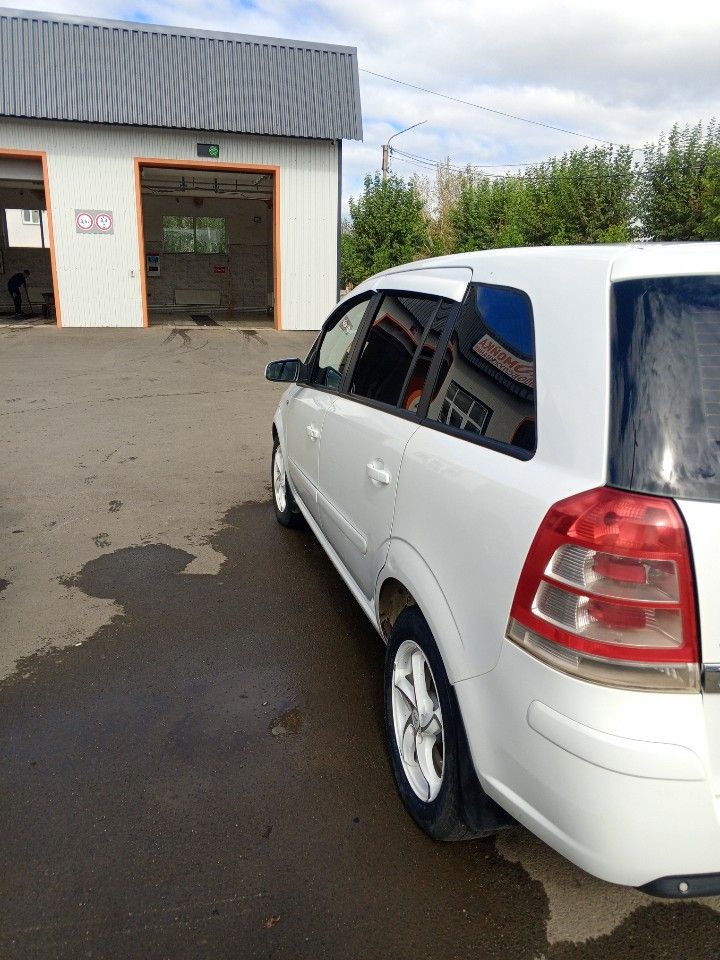 Opel Zafira: фото владельца