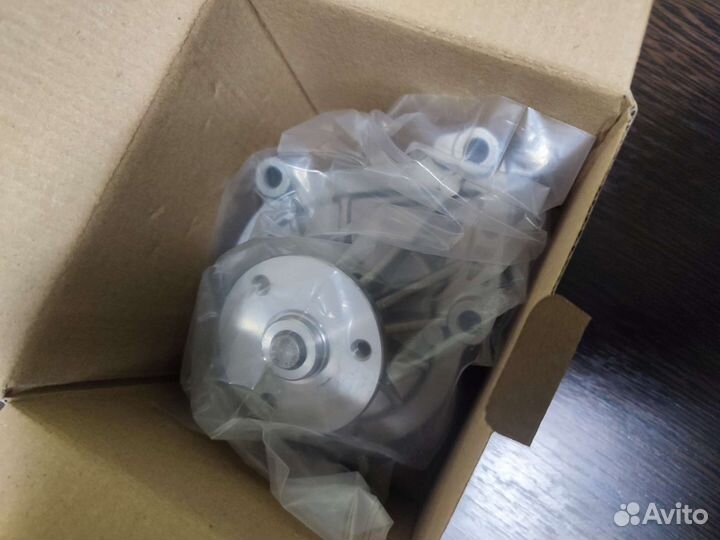 Водяной насос (помпа) для Peugeot 308 (EP6)