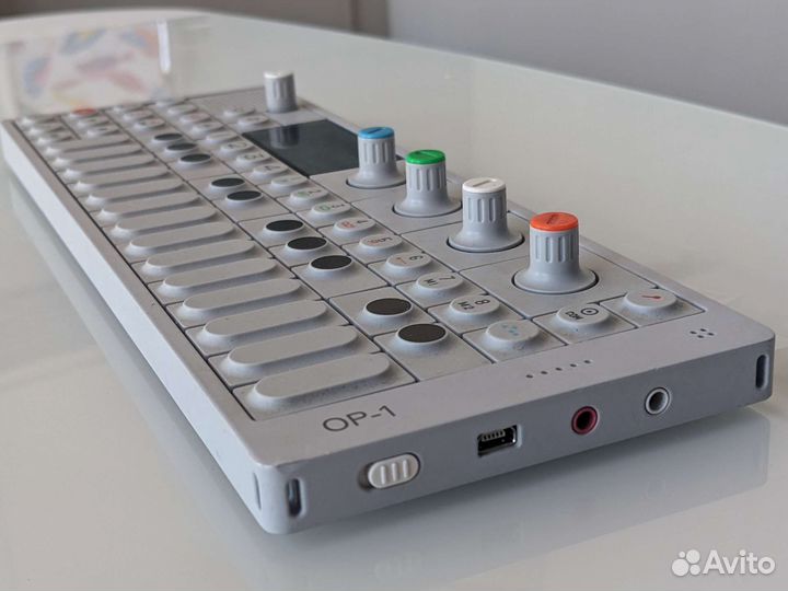 Синтезатор Teenage Engineering OP-1