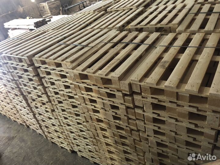 Рабочий на сборку поддонов