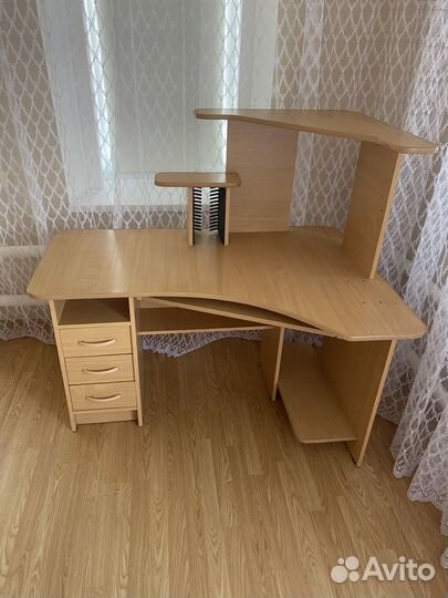 Компьютерный стол