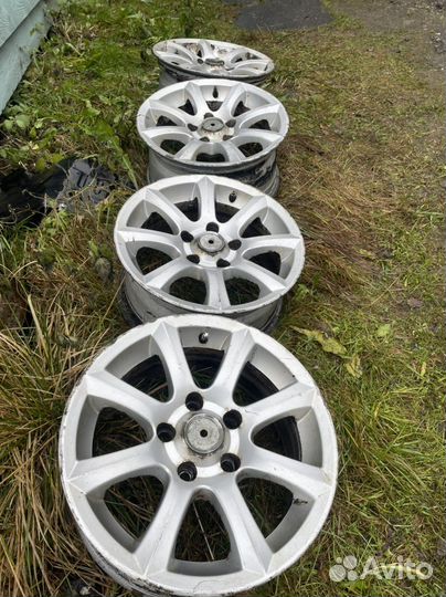 Комплект литых дисков r15