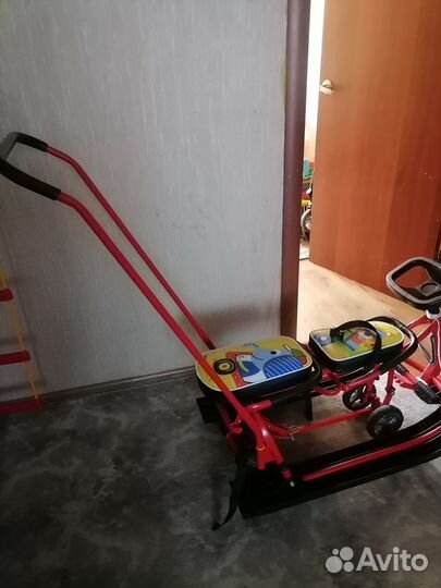 Снегокат с ручкой и колесами двухместный