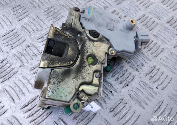 Активатор замка двери Nissan Primera