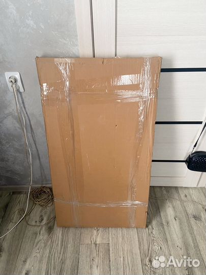 Стол для компьютера (на руках, смотрите фото)