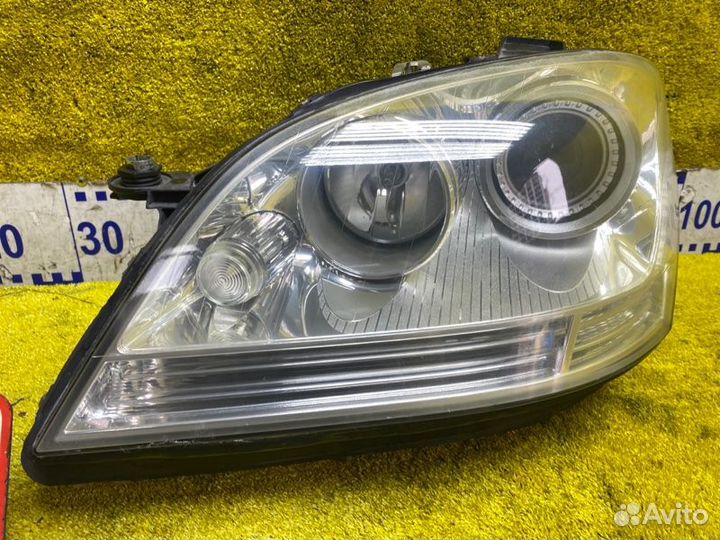 Фара передняя левая Mercedes-Benz