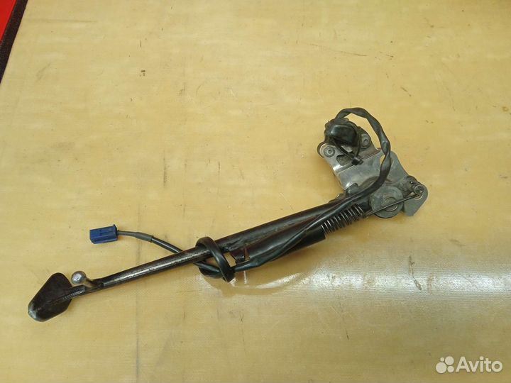 Yamaha R1 2002-2003. Подножка мотоцикла