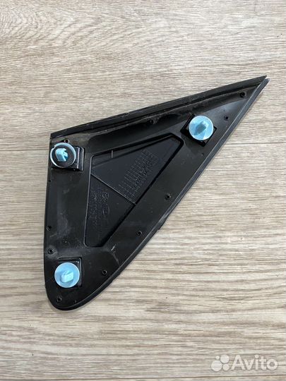 Наружний уголок двери KIA Ceed 861801y000